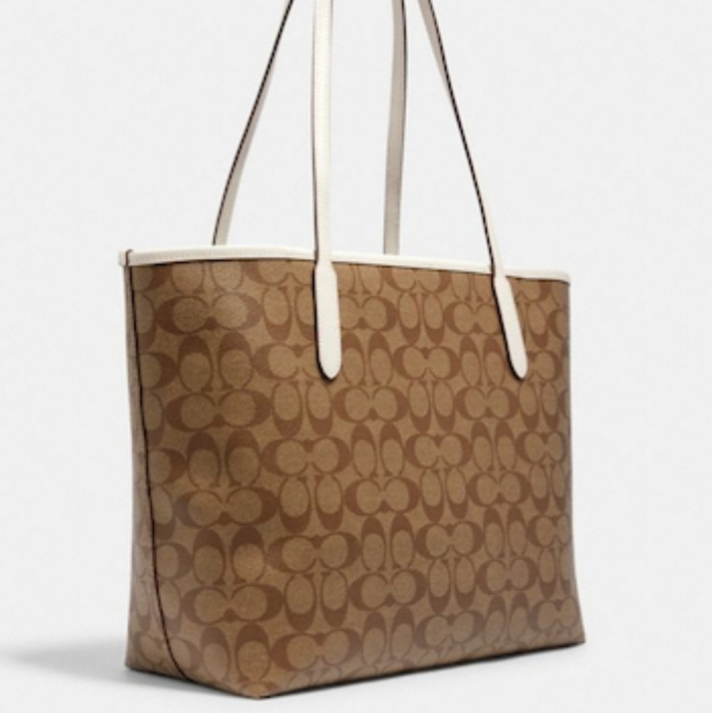 ๐บ๐ฒI LOVE COACH " Love Sign Signature City Tote show the whole world ๐ ๐ - Picture 5 of 8